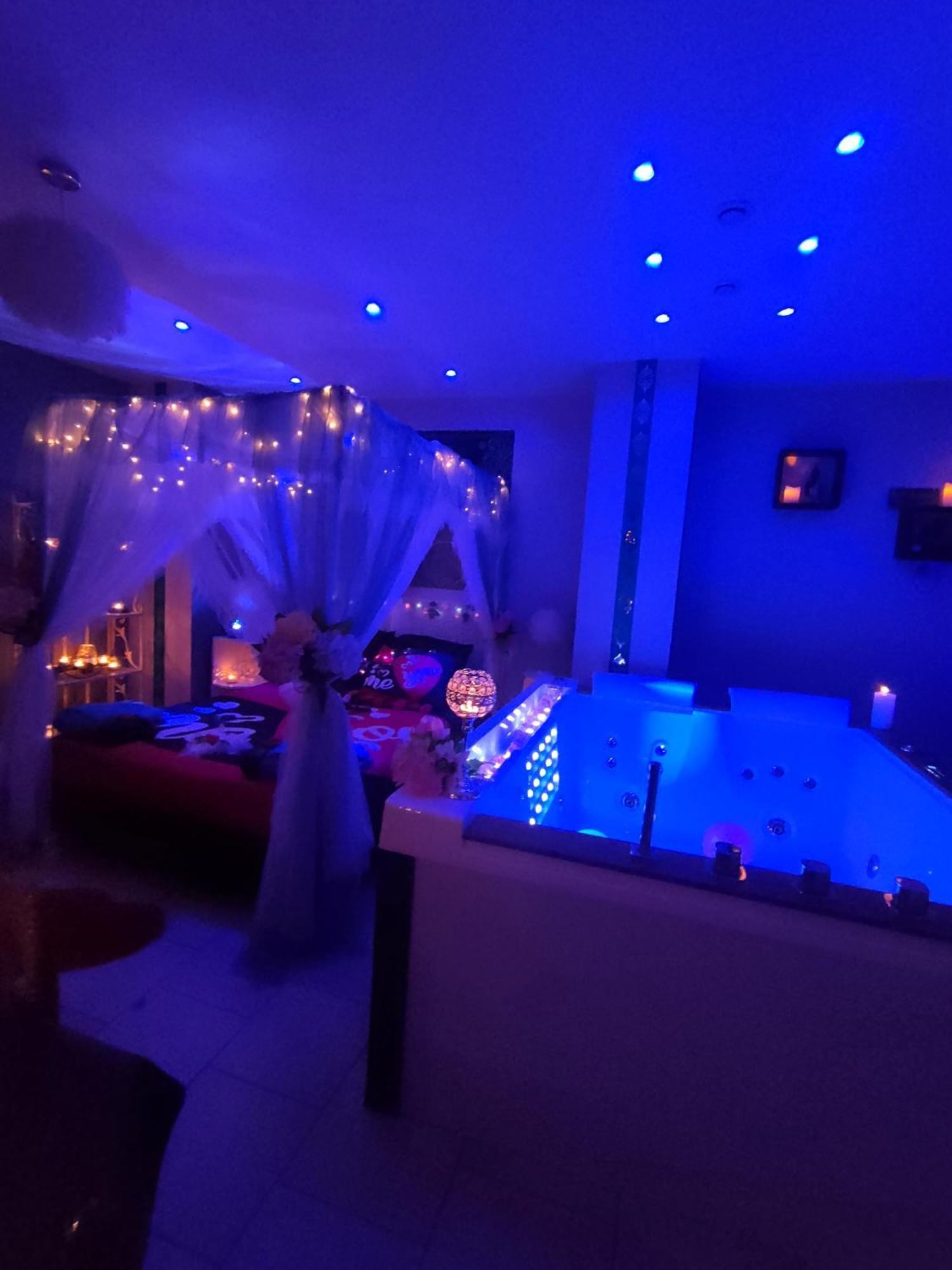 Loft Avec Baignoire Spa Lecrin Romantique Ochancourt Exterior photo